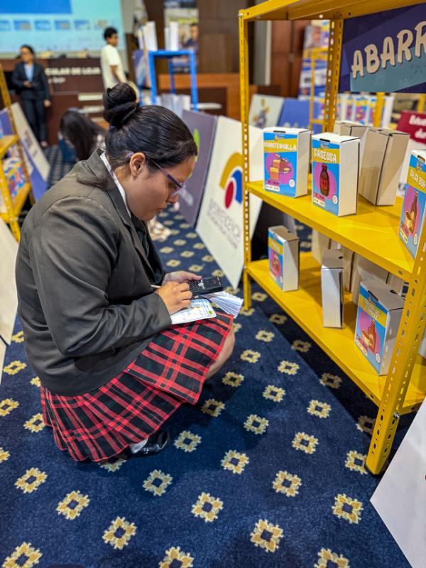 Collage de Estudiantes Michi Money